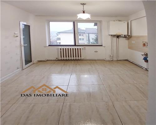 Apartament cu 3 camere, etaj 4 din 4 cu acoperis nou, zona Petre Dulfu