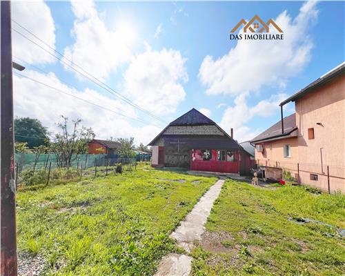 Casa renovata, cu 37 ari teren in zona Farcasa