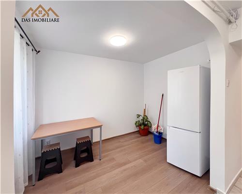 Apartament 2 camere , semidecomandat, etaj 1 , Cuza Voda