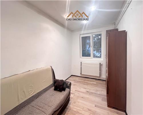 Apartament 3 camere, etaj 2 , zona Enescu intersectie cu Narciselor