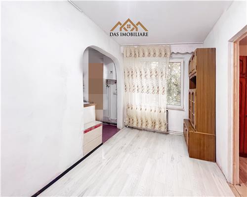 Apartament 3 camere, etaj 2 , zona Enescu intersectie cu Narciselor