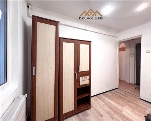 Apartament 3 camere, etaj 2 , zona Enescu intersectie cu Narciselor