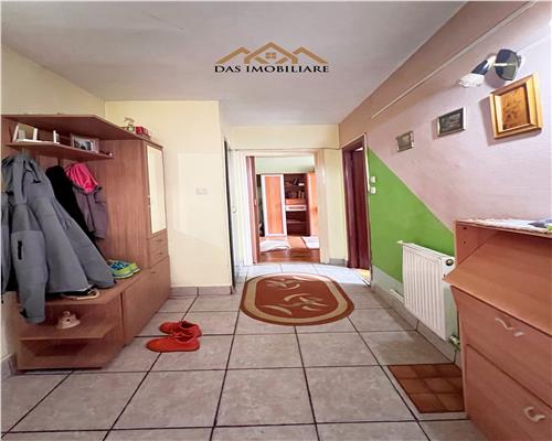 Apartament 2 camere , etaj 2 din 3, str. George Cosbuc