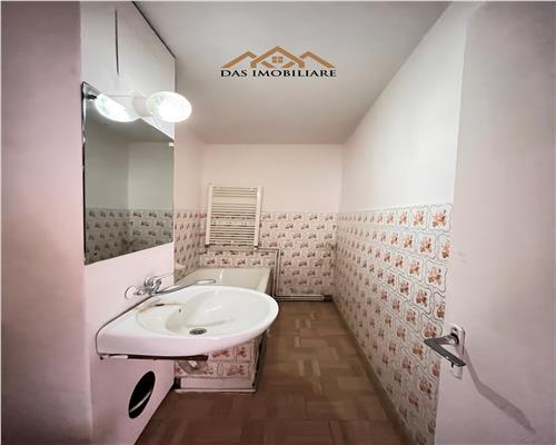 Apartament 2 camere decomandat, etaj 4 din 4, zona Bucla