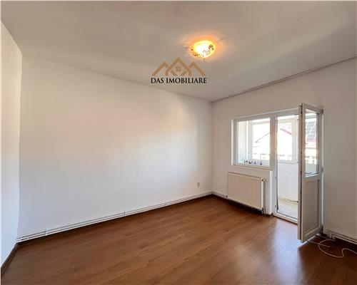 Apartament 2 camere decomandat, etaj 4 din 4, zona Bucla