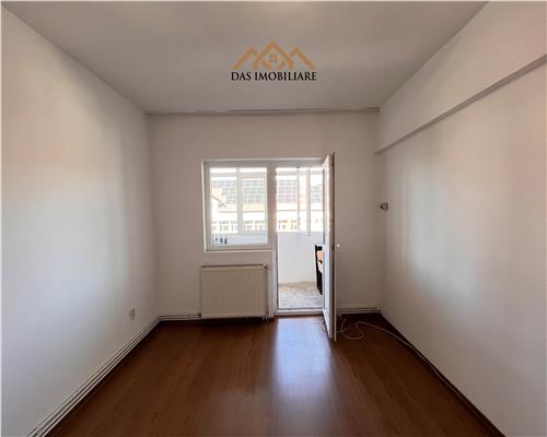 Apartament 2 camere decomandat, etaj 4 din 4, zona Bucla