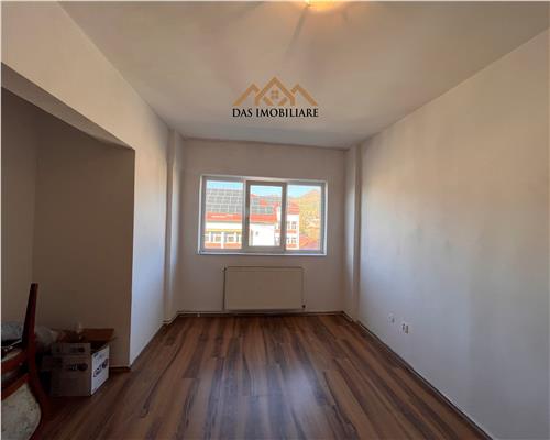 Apartament 2 camere decomandat, etaj 4 din 4, zona Bucla